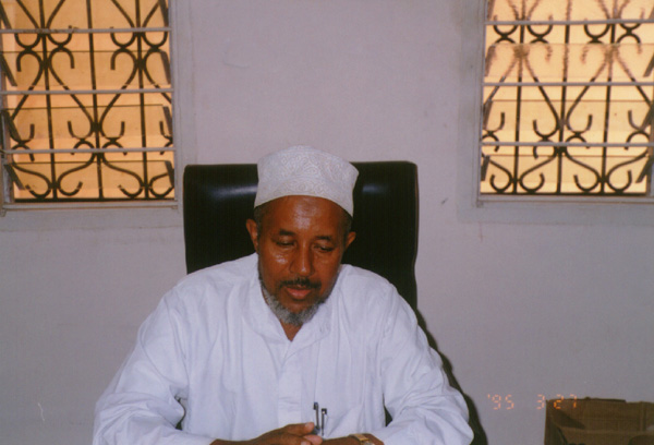 علي شيخ أمين الحناوي، رئيس الاتحاد الوطني لمسلمين كينيا ـ مومباسا 26/10/1415هـ 27/3/1995م