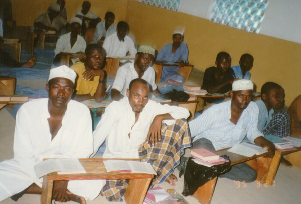 كينيا مجلس المعارف الإسلامية بين مومباسا وكليفي 26/10/1415هـ 27/3/1995م