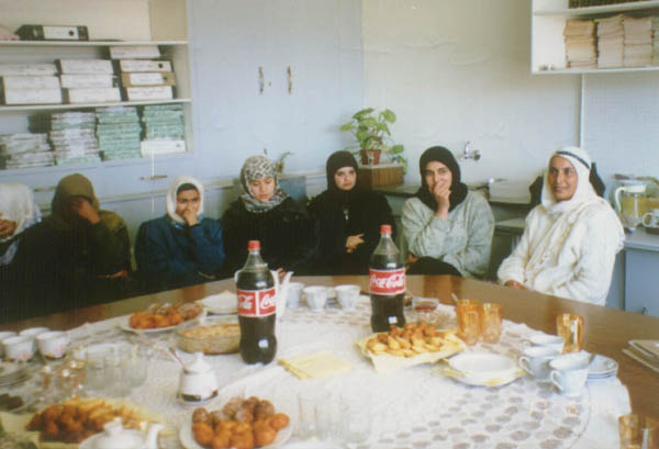 مدرسات مدرسة الأقصى