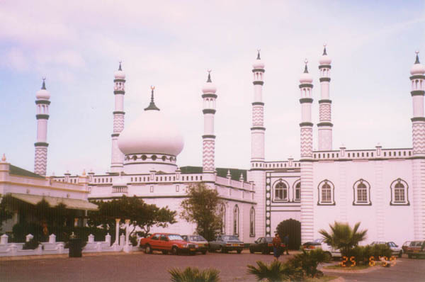 مسجد جيبا التابع للكلية
