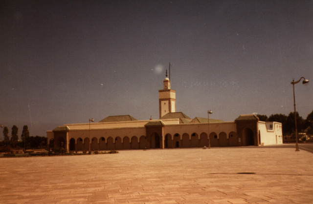أحد المساجد الكبيرة في مدينة الرباط 20/11/1405?
