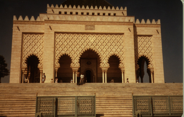 مسجد محمد الخامس ـ من الخارج ـ الرباط 20/11/1405?